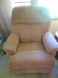 Recliner - manual (sorry for the glare in the picture)