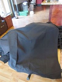 
Large Lot Of Black Napkins, Aprins, And Table Clothes