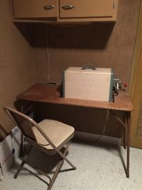 Singer sewing machine and table with chair