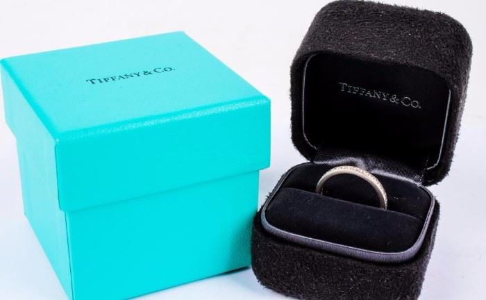 Lot 285 - Jewelry Platinum Tiffany & Co Diamond Wedding Ring