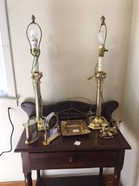 nice wash stand with various brass items 