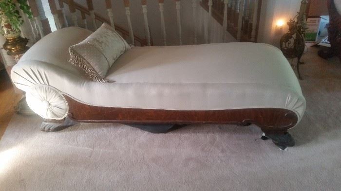 BEAUTIFUL ANTIQUE FAINTING COUCH