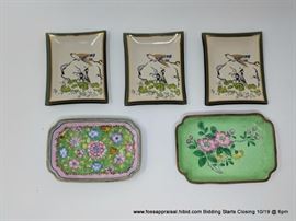 Assorted dresser dishes