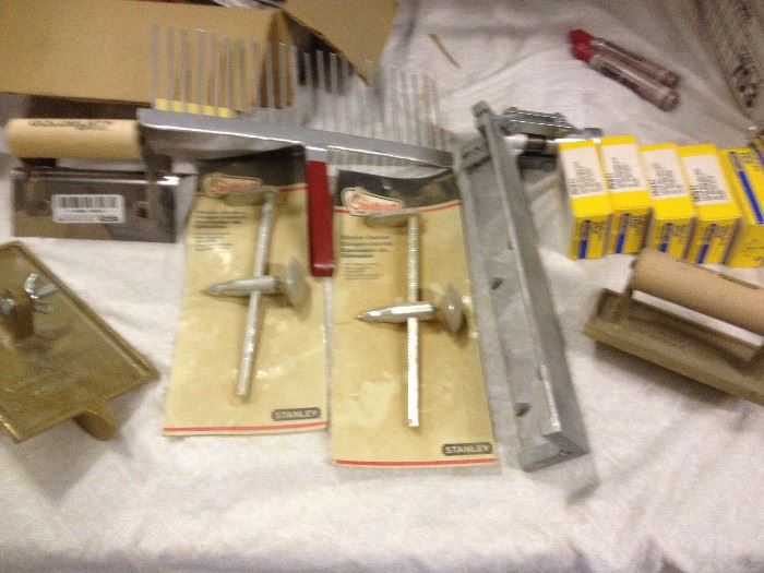 SELECTION OF DRYWALL TOOLS INCLUDING A SPRAY TEXTURE MACHINE WITH HOPPER ,USED ONCE.