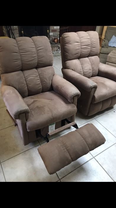 Pair of La Z Boy Rocker Recliners in taupe. Like new condition from some free pet free home. No stains tears or signs of wear. Selling as pair only. AVAILABLE FOR IMMEDIATE PURCHASE due to space constraints. Text (225)252-1282.