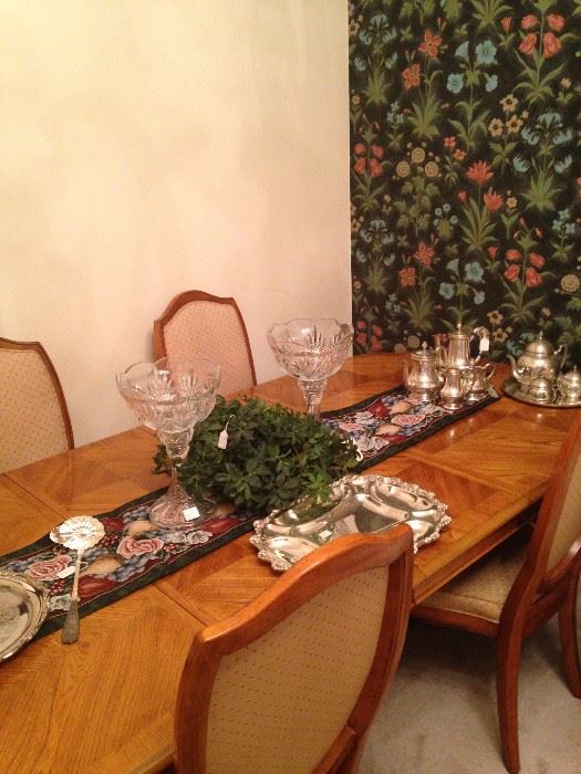 Dining table & 6 chairs