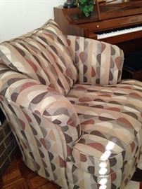 Contemporary upholstered chair