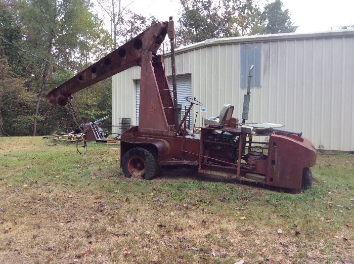 Need a crane? Come and get it!! Just needs a starter