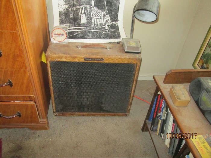 FENDER TREMELO AMP ABOUT 1960