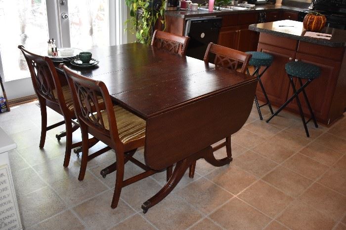 Beautiful Duncan Phyfe Drop Leaf Dining Table with Matching Chairs