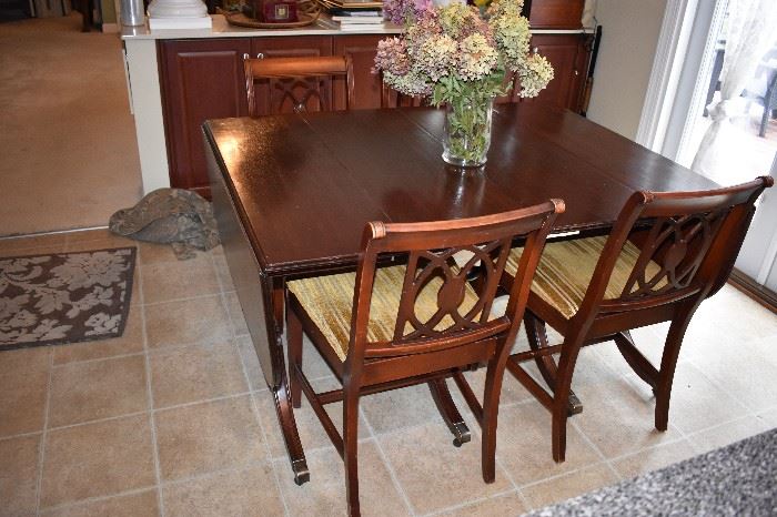 Lovely Antique Drop Leaf Duncan Phyfe Dining Table and Matching Dining Room Chairs