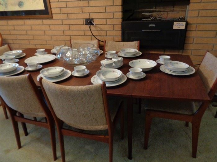 DANISH MODERN TEAK DINING TABLE AND CHAIRS. CHINA