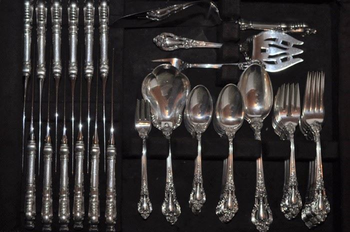Lunt Eloquence 80 piece set of sterling silver flatware