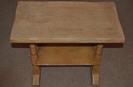 Monterey horseshoe-branded table