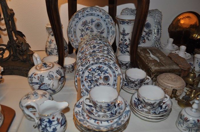 Collection of Meissen Blue Onion Gold porcelain