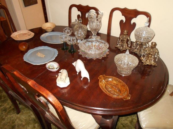 crystal and beautiful dining table with 2 leaves and 6 chairs ..The plastic is still on the chairs.