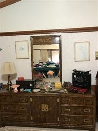  Drexel dresser with mirror