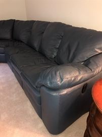 Fabulous Leather Sectional with reclining seats on either side