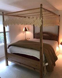Sweet Four Poster Canopy Bed
