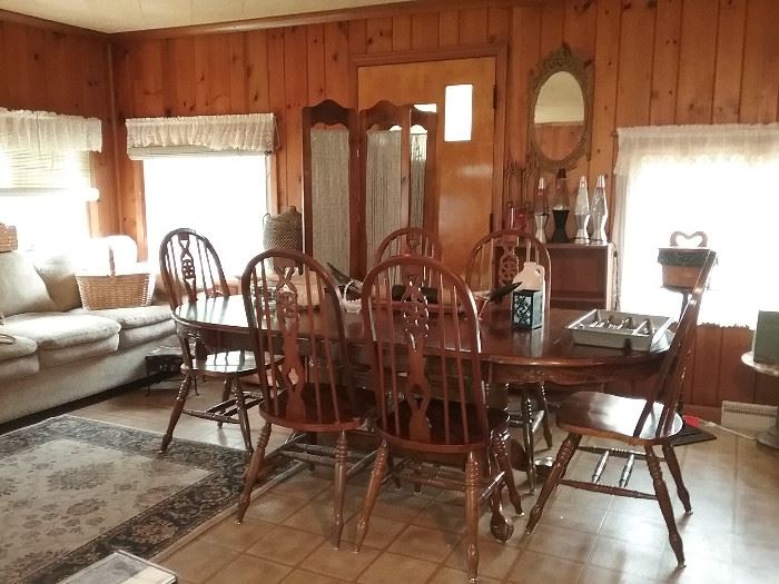 Beautiful solid wood Table with 6 chairs 