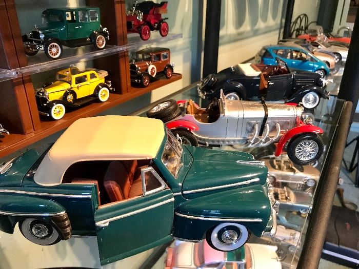 Collectible cars; die-cast model cars; approx. 100 of them! From antiques to modern.