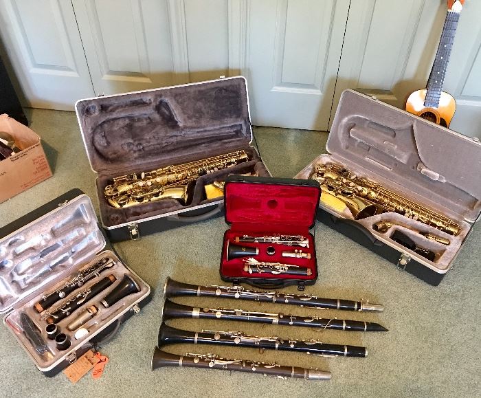 Various instruments: 2 Simba saxophones, 6 Simba clarinets, 2 trumpets, 1 small classic guitar, 1 acoustic guitar, 1 trombone, 1 Yamaha keyboard