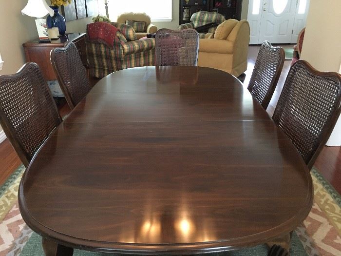 Ethan Allen Queen Anne Cherry Dining table with 2 leaves, 6 chairs and table pads - Very good condition $ 450 OBO