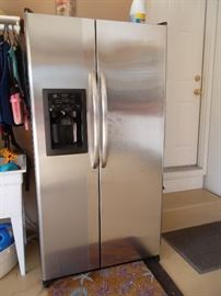 GE stainless steel 2 door refrigerator/freezer