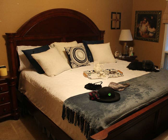 A picture of the King size bed with the sleep number mattress and box springs.  