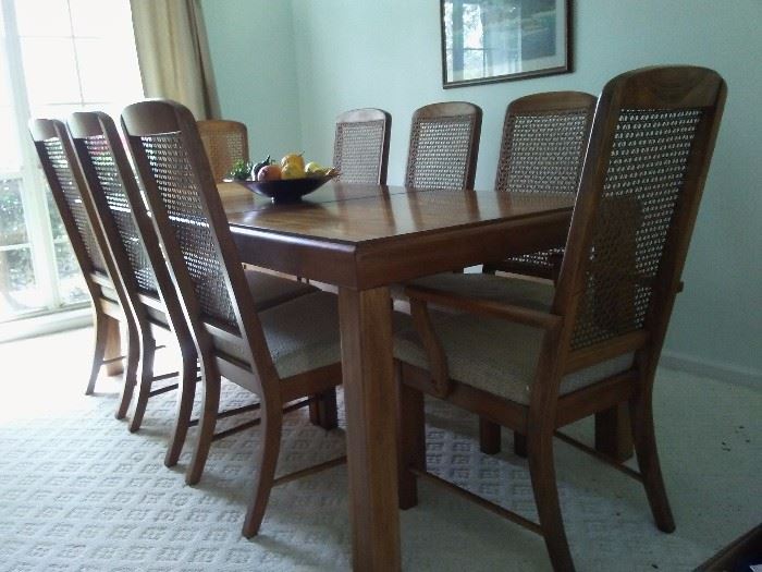 Bernhardt Dining Table with 8 nice chairs, Perfect for Thanksgiving Dinner