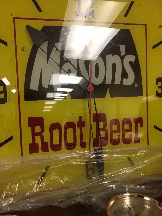 Mason's Root Beer Vintage Clock