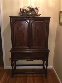 Antique storage chest Berkeley & Gay 