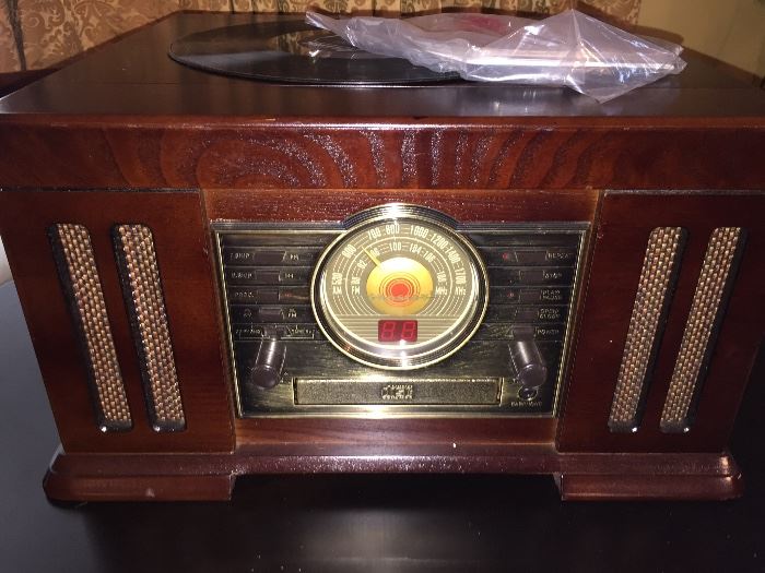 Stereo, radio, CD player with turn table 