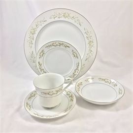 International Silver, "Springtime" Five Piece Place Setting