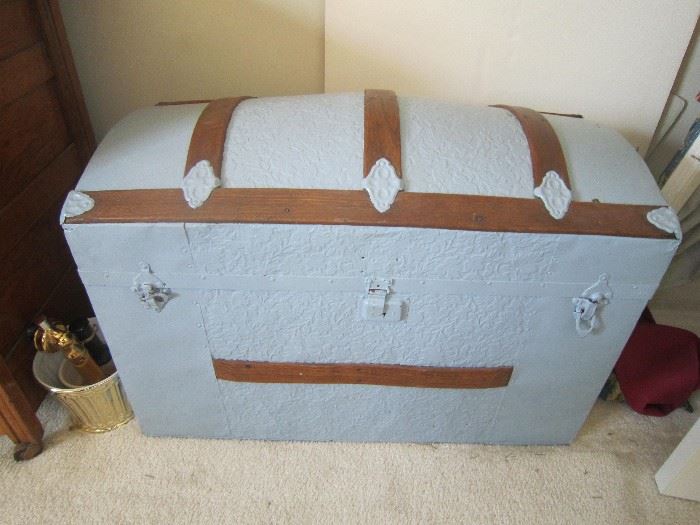 Dome top trunk