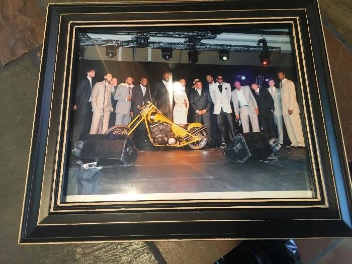 Custom motorcycle signed by the all star NBA players very special! Shaq, Steve Nash Raja Bell Barbosa Grant Hill