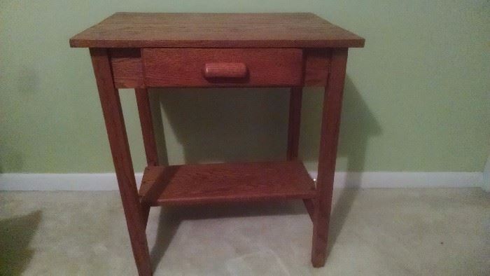 Small oak single drawer desk/night stand