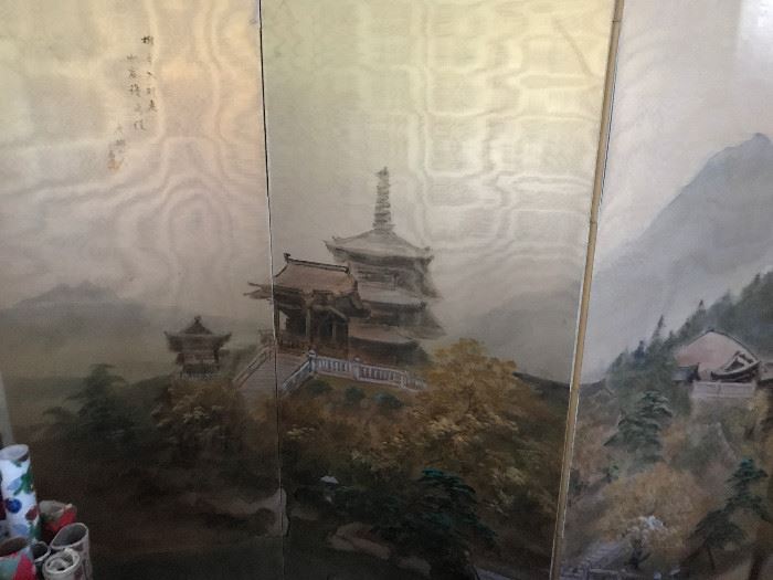 Oriental silk screen very nice 