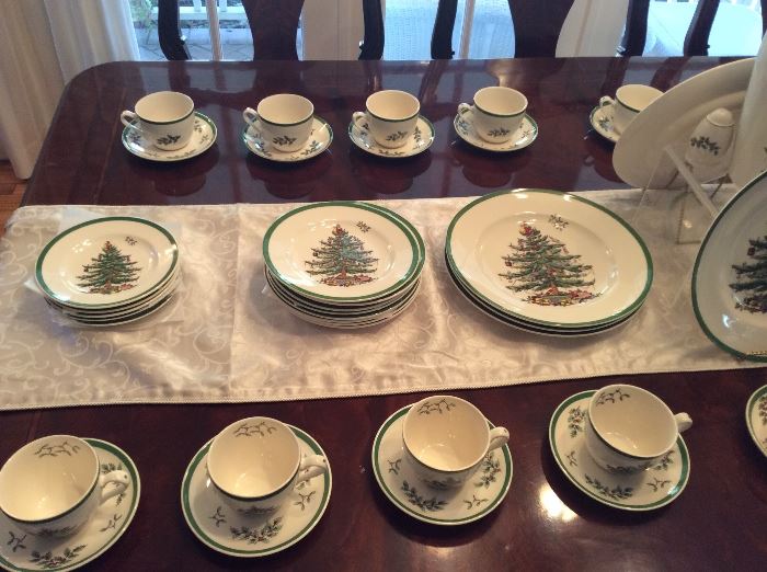 Get ready for Christmas dinner with this large set of CHRISTMAS SPODE