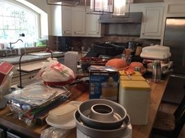 Lots of great kitchen items