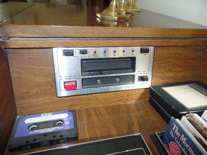 Vintage Magnavox stereo console w/record player, radio and 8 track player