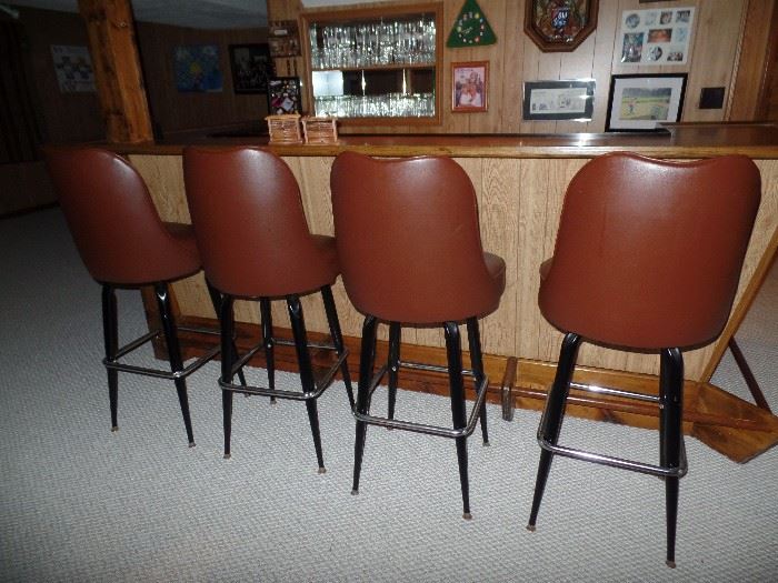 4 matching bar stools