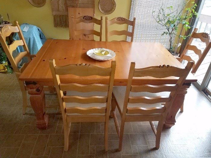 Gorgeous wood kitchen/dining room table and Six chairs