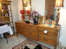 dresser w/mirror