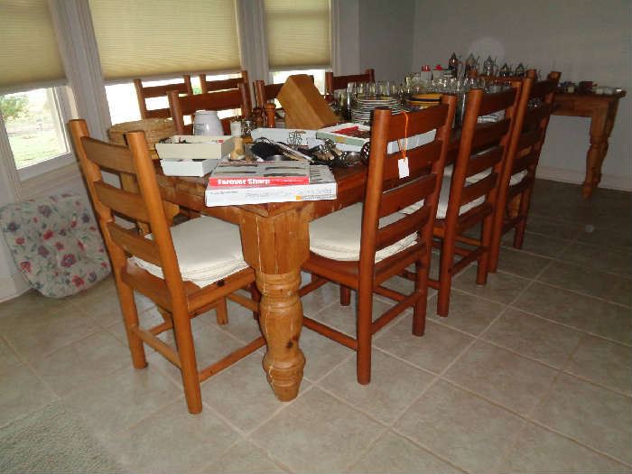 dining table w/8 chairs