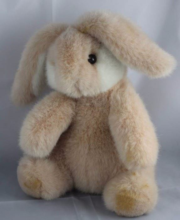Peachie (rabbit) - 281. 10" H Gund teddy in plush  peach/white.  White plush inside ears, on tail and  cheeks. Condition:  fair
