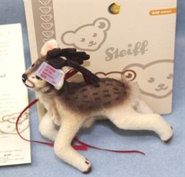 Steiff Reindeer Christmas Ornament 620 in cream  alpaca.  The chest and tail are made from alpaca.   Individual parts are air-brushed.  The antlers  are made from dark brown felt.  Worldwide Ltd.  #0249 of 2007.
