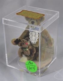 Little Gem Teddy Bear - Hansel & Rudi (Xmas)  Mini-522 In the box, velvet plush-H/gold/R/brown.  1995  Christmas (pairs with Gretel) comes in an acrylic  box, with tag and wooden heart stand.  
