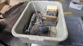 Bus tub w/ various kitchen items