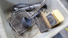 Bus tub w/ various kitchen items